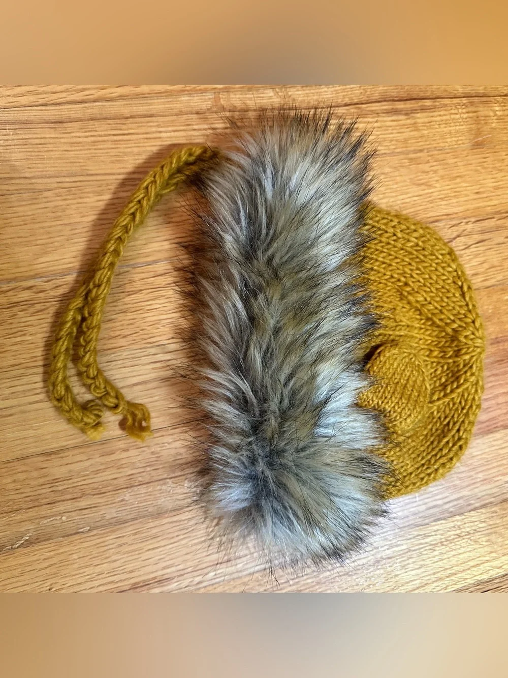 The blueberry Hill Lennon Lion Bonnet - Mustard Size M 2-10 years (j10)